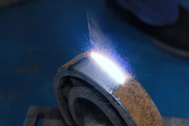 Laser cleaning applicato su metallo